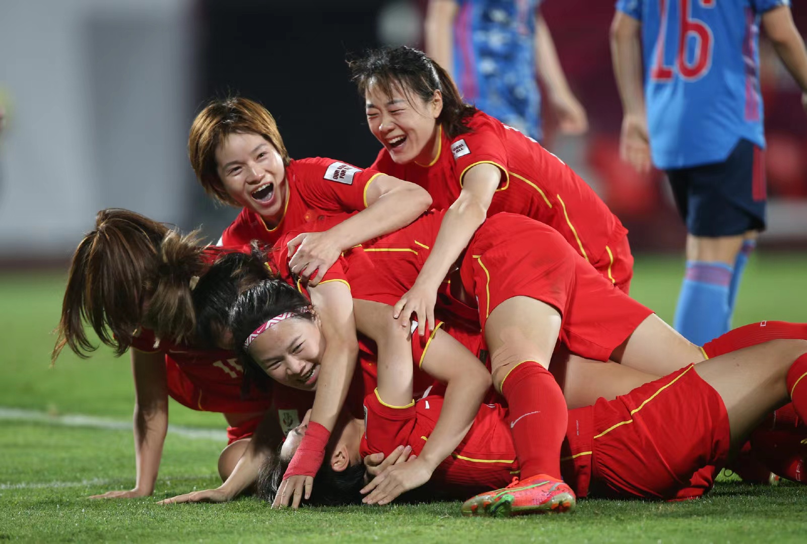 中国女足再度赢得胜利，晋级半决赛