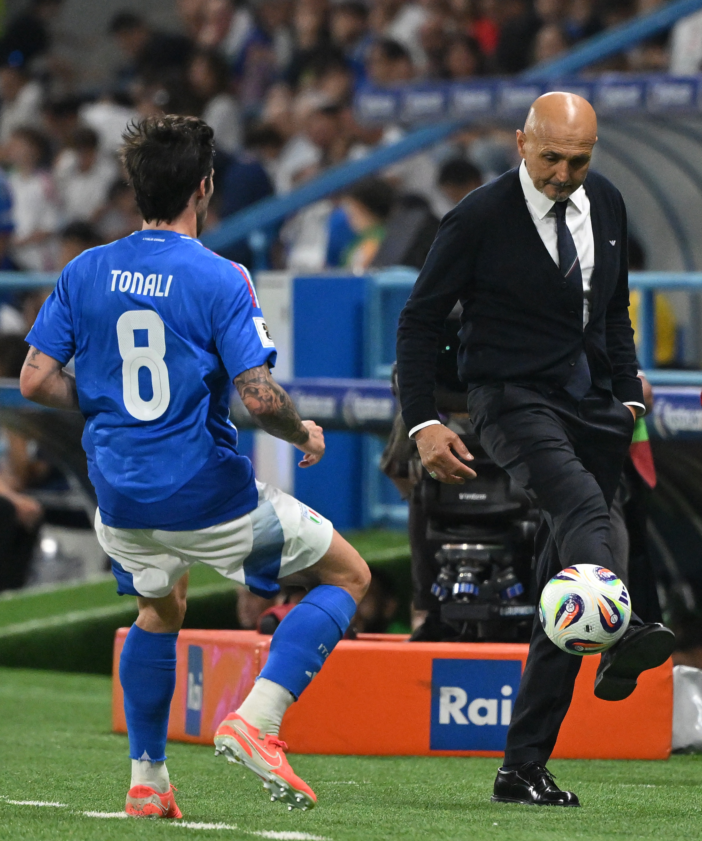 aoa体育新闻-意大利女足积极备战，期待胜利