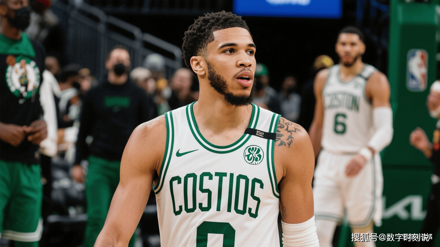 aoa体育培训-包含凯尔特人队遭遇失利，季后赛前景堪忧的词条