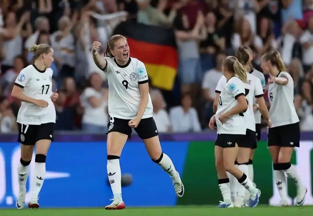 俄罗斯女足实现争议逆转,胜出德国 俄罗斯女足实现争议逆转,胜出德国