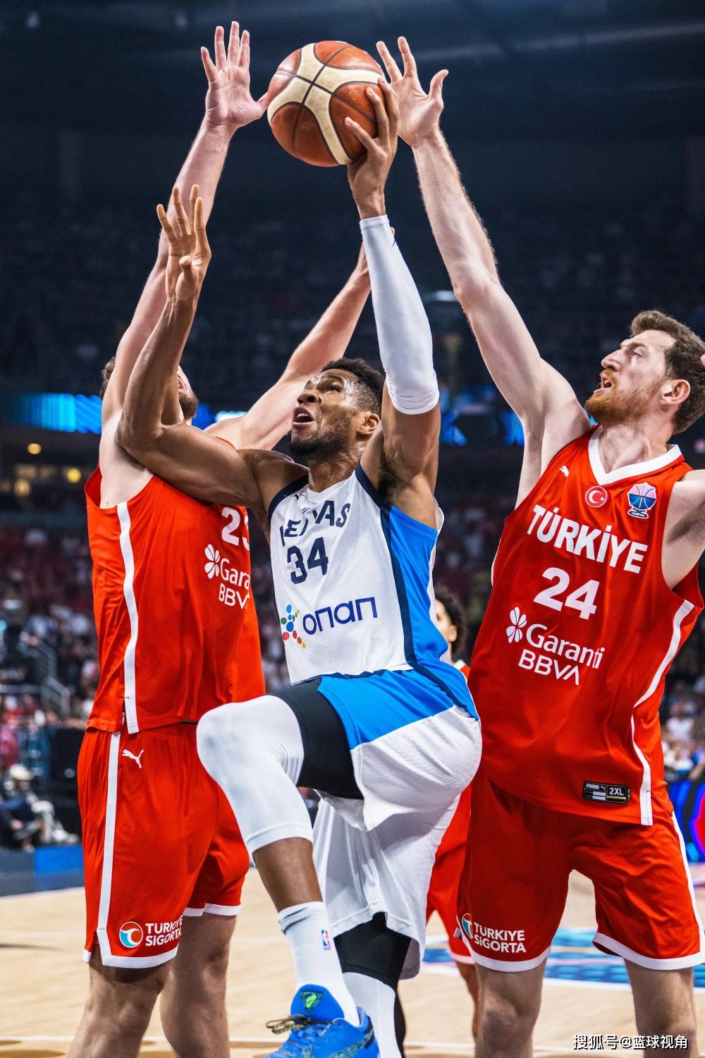 争议裁判判罚!字母哥全力抗衡还是不敌的简单介绍 争议裁判判罚!字母哥全力抗衡还是不敌的简单介绍