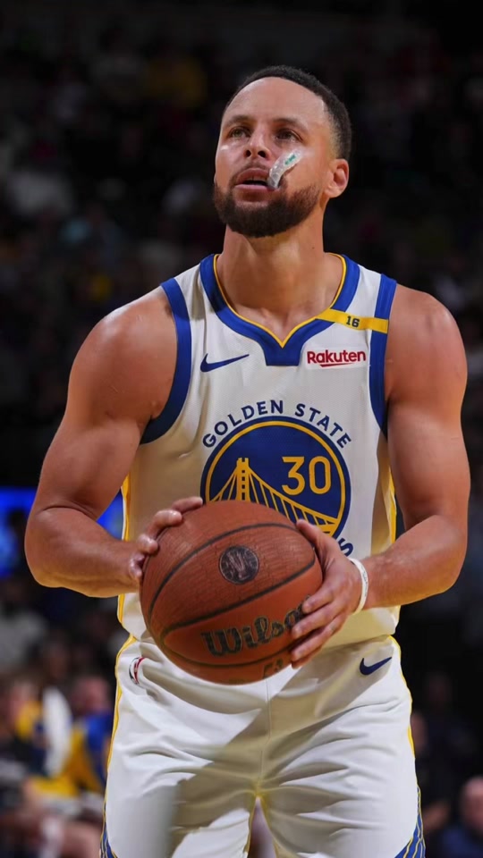 勇士大胜尼克斯,库里再砍30+ 勇士大胜尼克斯,库里再砍30+