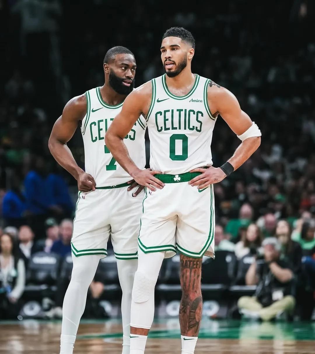 aoa体育直播-关于凯尔特人队中锋再获荣誉，球场无人能敌的信息