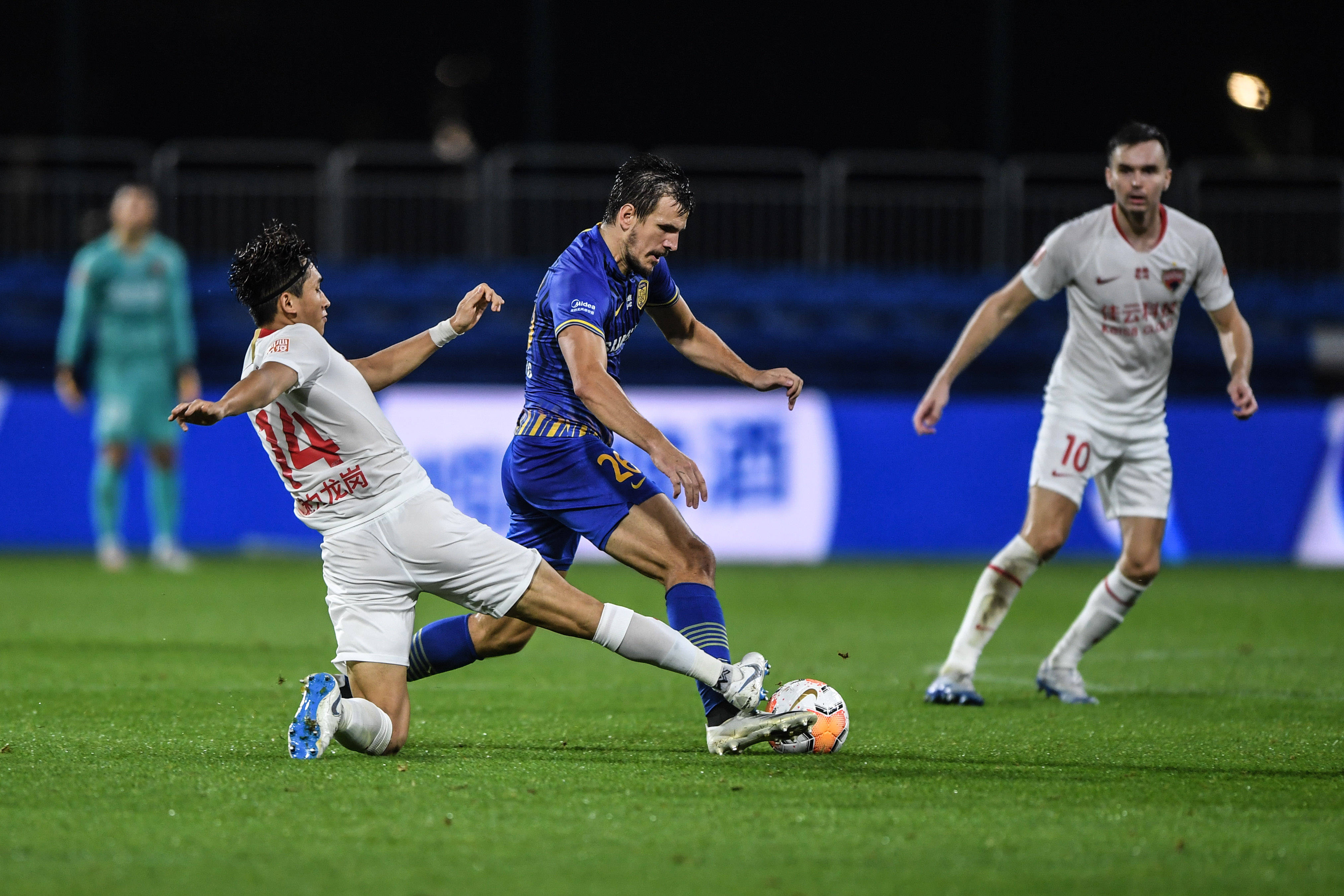 aoa体育官网-深圳佳兆业客场战平江苏苏宁，继续保持中游位置的简单介绍